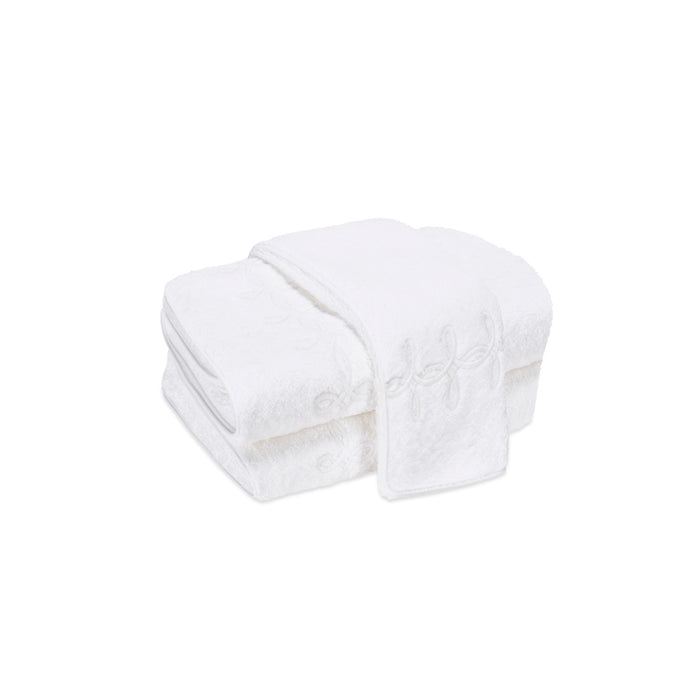 Gordian Knot Bath Towel White